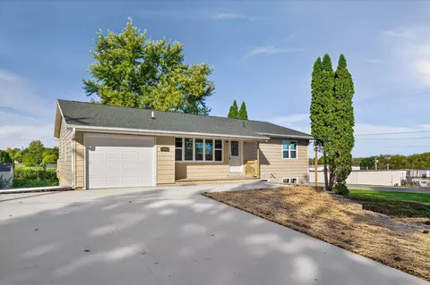 305 2nd St, Grundy Center, IA 50638