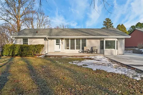 3814 Hillside Dr, Cedar Falls, IA 50613