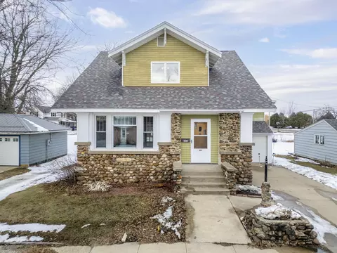 308 South St, Sumner, IA 50674