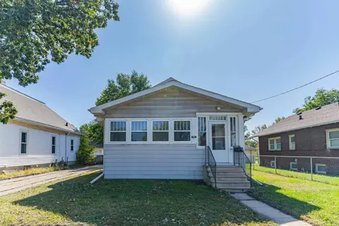 68 E Parker St, Waterloo, IA 50703