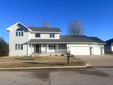 1204 Ruby Ct, Mason City, IA 50401