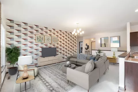 1420 Hummingbird Cir, Waterloo, IA 50702