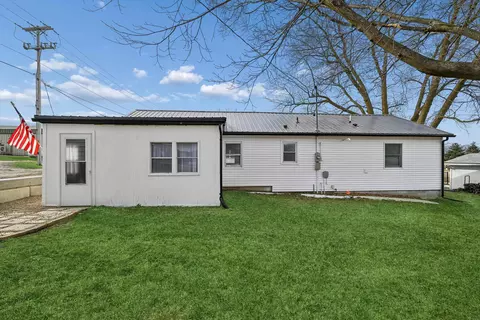 207 W Main St, Urbana, IA 52345