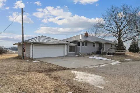 5955 Osage Rd, Waterloo, IA 50703