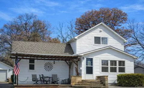 213 S Division St, Sumner, IA 50674
