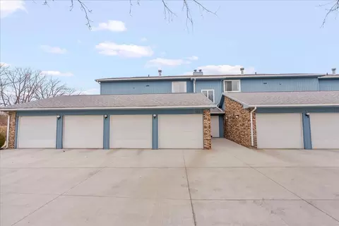 135 E San Marnan Dr #6, Waterloo, IA 50702