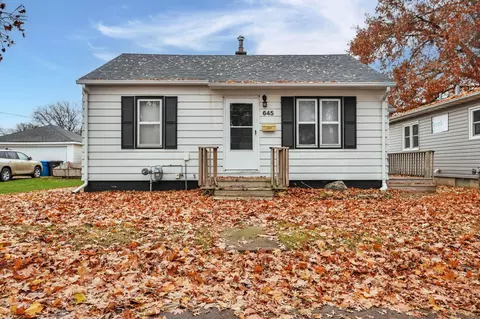 645 Dundee Dr, Waterloo, IA 50701