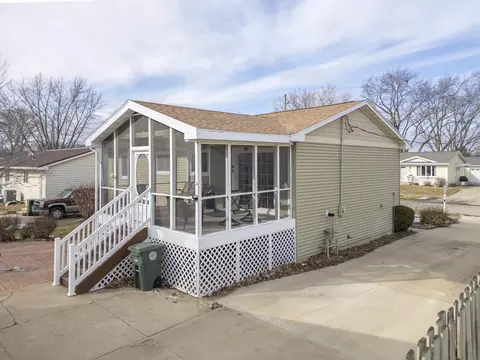 Exterior - 216 Bourland Ave, Waterloo, IA 50701 photo 6 of 10