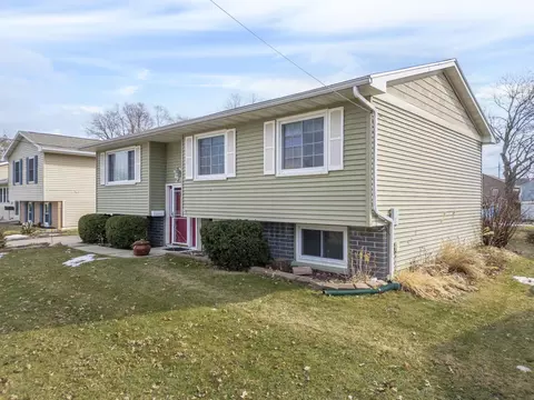 Exterior - 216 Bourland Ave, Waterloo, IA 50701 photo 7 of 10