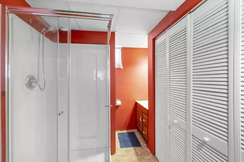 Bath - 216 Bourland Ave, Waterloo, IA 50701 photo 2 of 2