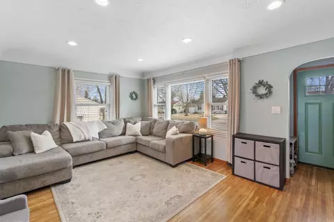 Living - 111 Morgan Rd, Waterloo, IA 50701 photo 1 of 3