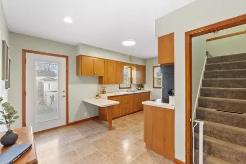 Entry Way - 111 Morgan Rd, Waterloo, IA 50701 photo 2 of 2