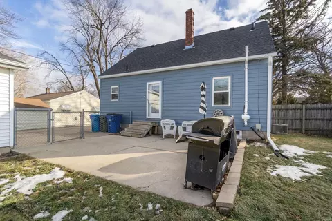 Exterior - 111 Morgan Rd, Waterloo, IA 50701 photo 5 of 8