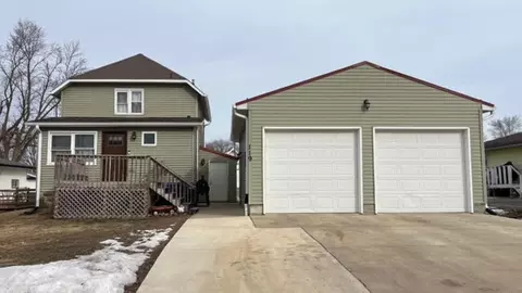 119 Pearl St, Fredericksburg, IA 50630