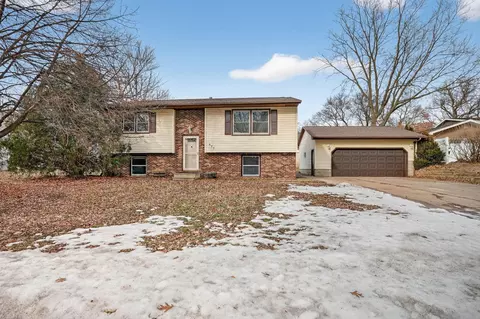821 9th Ave, Gilbertville, IA 50634