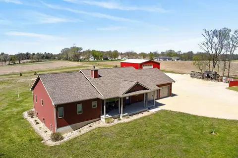 1009 Bremer Rd, Waverly, IA 50677