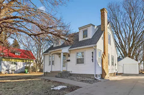 111 Rosebud Ave, Waterloo, IA 50701