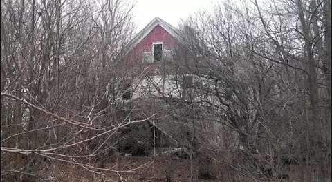 2098 60th Street Dr, Vinton, IA 52349