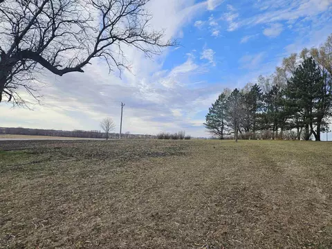 2240 Roanoke Ave, Fredericksburg, IA 50630