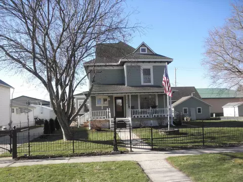 414 Chase St, Osage, IA 50461
