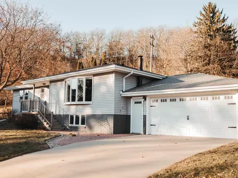 106 SW Reimer St, Elkader, IA 52043
