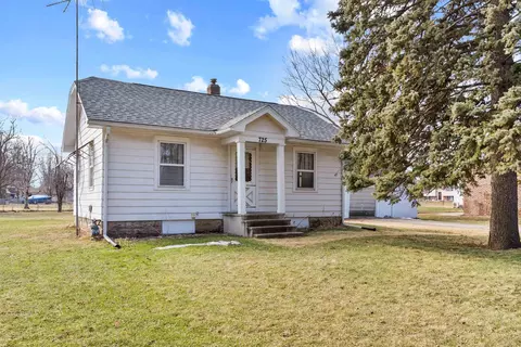 725 Martin Rd, Waterloo, IA 50701
