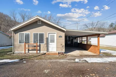 139 Marine Ave, Harpers Ferry, IA 52146
