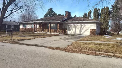 4814 Fostoria Dr, Waterloo, IA 50701