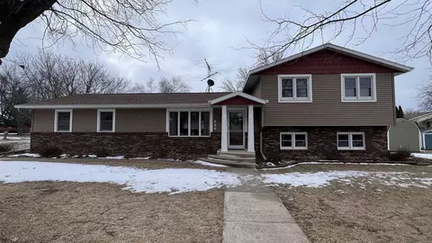 520 W Wilson St, New Hampton, IA 50659