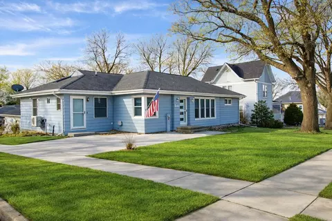 541 E Fayette St, Denver, IA 50622