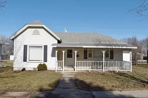 313 Mechanic St, Osage, IA 50461