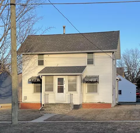 812 NE 5th Ave, Independence, IA 50644