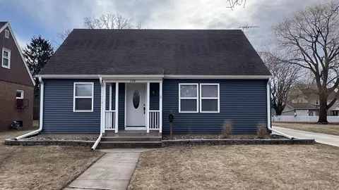 236 S Chestnut Ave, New Hampton, IA 50659