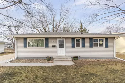 912 Melrose Dr, Cedar Falls, IA 50613