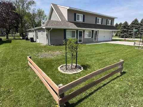 104 Maple St, Janesville, IA 50647