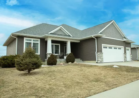 4821 Prairie Dock Rd, Cedar Falls, IA 50613