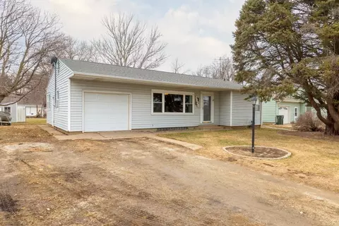 2920 Center St, Cedar Falls, IA 50613
