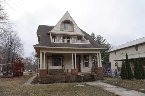 1420 Clark St, Charles City, IA 50616