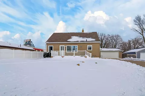 3228 Rownd St, Cedar Falls, IA 50613