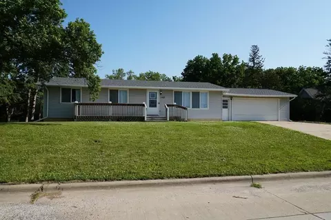 1007 11th St, Charles City, IA 50616