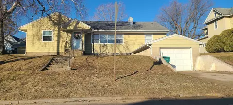 409 N Main St, Monona, IA 52159