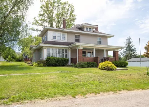 610 5th St, Gladbrook, IA 50635