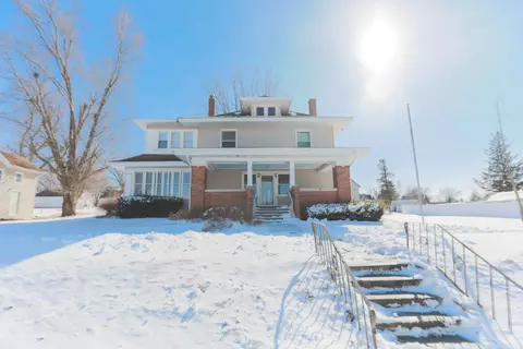 610 5th St, Gladbrook, IA 50635