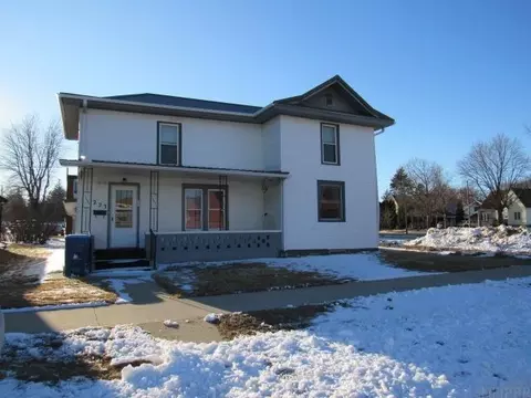 223 N Sycamore St, Monticello, IA 52310