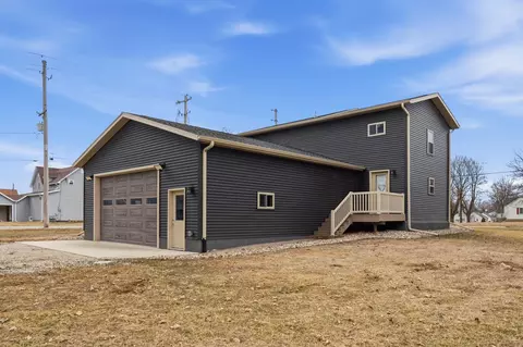 Exterior - 103 E Logan St, New Hampton, IA 50659 photo 3 of 5