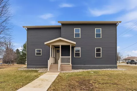 103 E Logan St, New Hampton, IA 50659