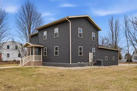 Exterior - 103 E Logan St, New Hampton, IA 50659 photo 2 of 5
