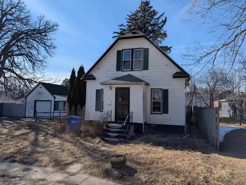 140 SW 4th Ave, Oelwein, IA 50662