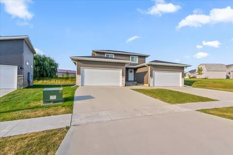4233 Mourning Dove Dr, Waterloo, IA 50702