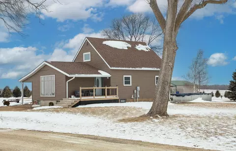 1237 N Black Hawk Buchanan Ave, Jesup, IA 50648